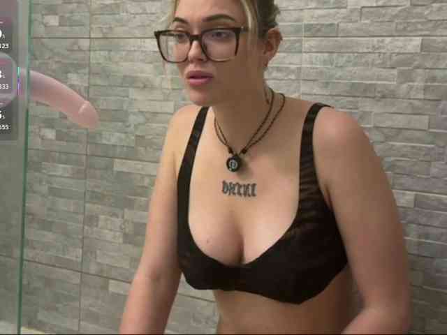 zoeypinkk
