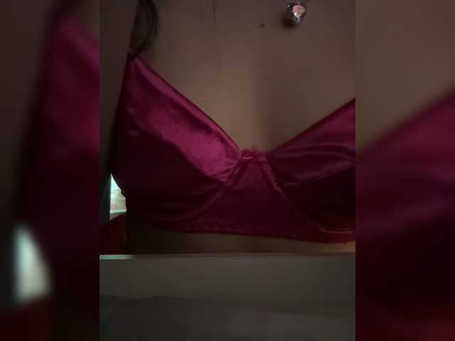 Vikulya1 live cam on BongaCams