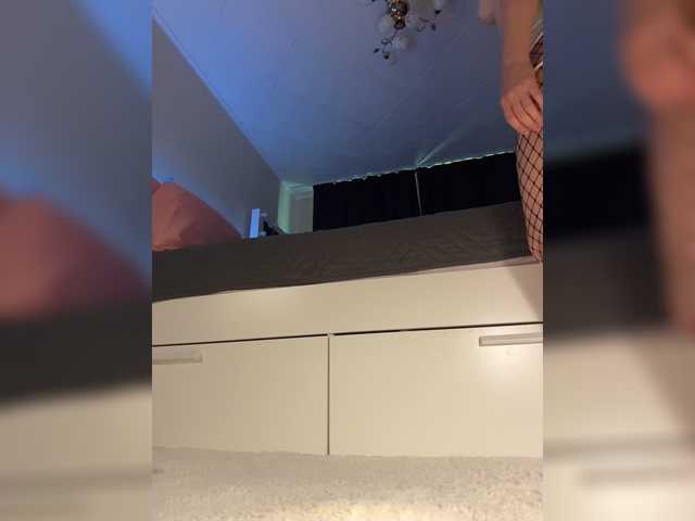Vikulya1 live cam on BongaCams