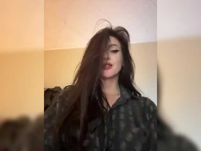 Vikulya1 live cam on BongaCams