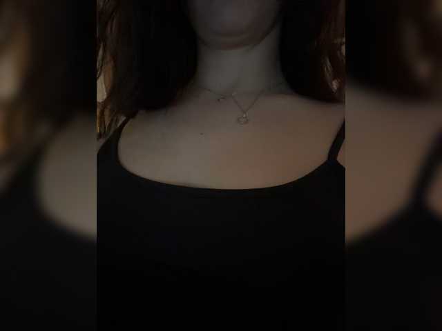 Vikulya1 live cam on BongaCams