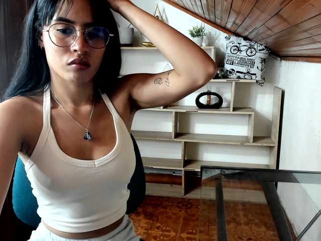 amy-lennox live cam on BongaCams