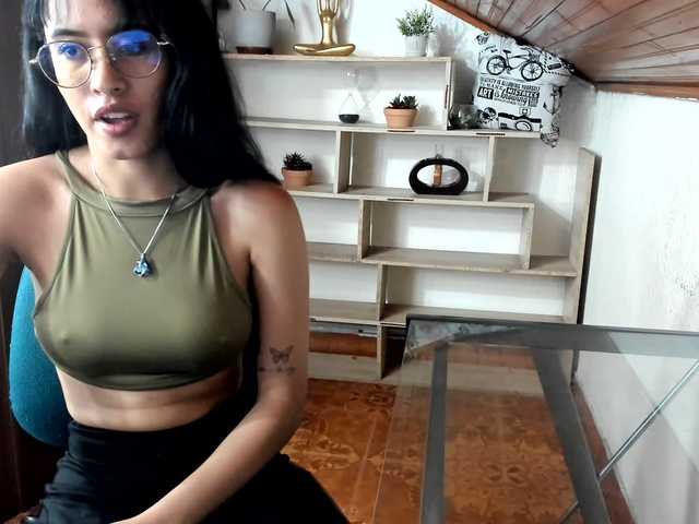 amy-lennox live cam on BongaCams