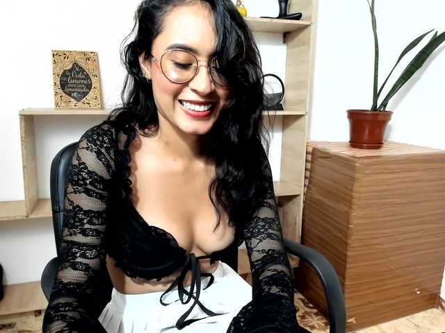 amy-lennox live cam on BongaCams