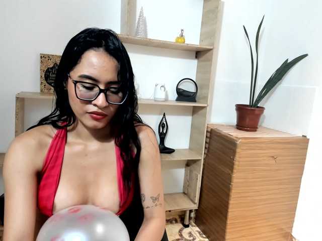 amy-lennox live cam on BongaCams