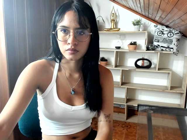 amy-lennox live cam on BongaCams