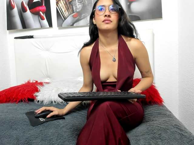 amy-lennox live cam on BongaCams