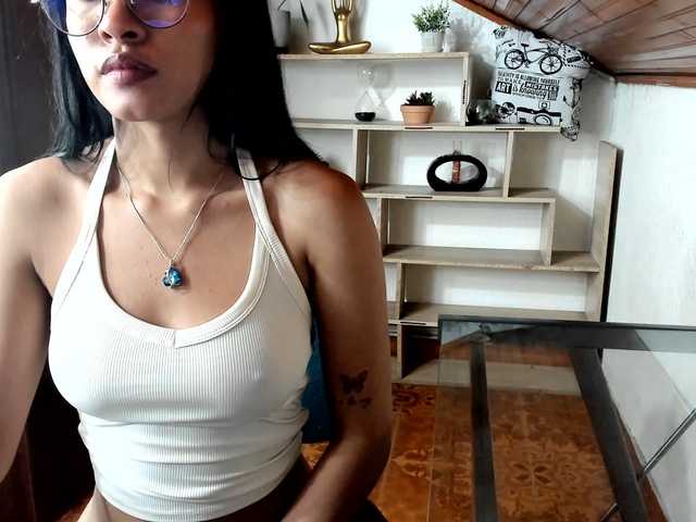 amy-lennox live cam on BongaCams