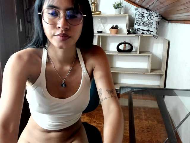 amy-lennox live cam on BongaCams