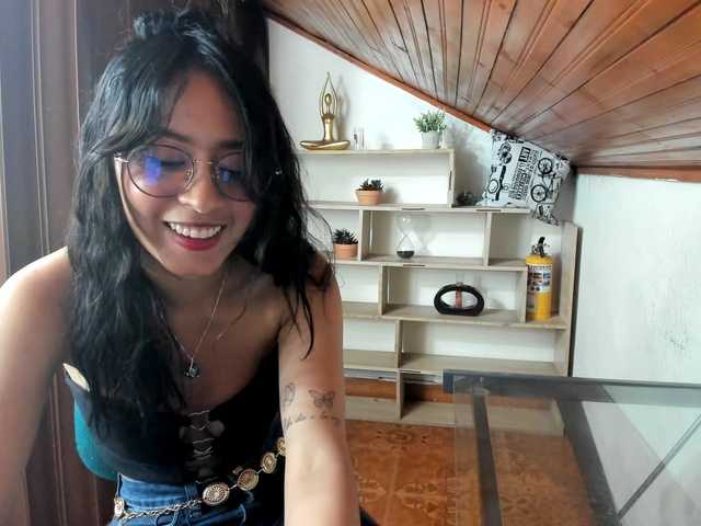 amy-lennox live cam on BongaCams