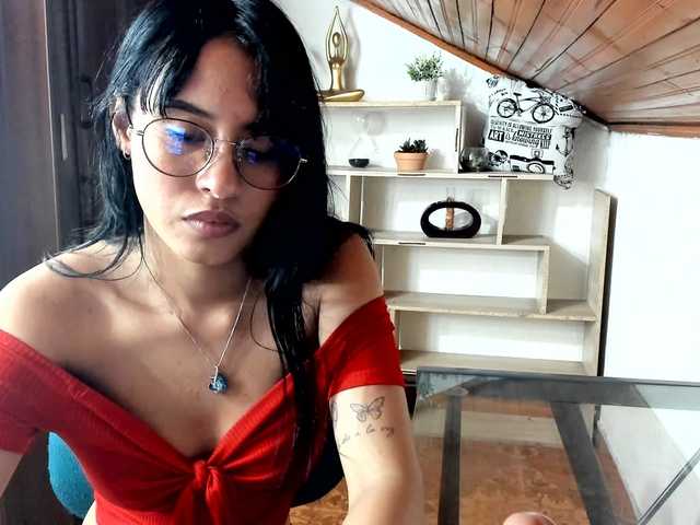 amy-lennox live cam on BongaCams
