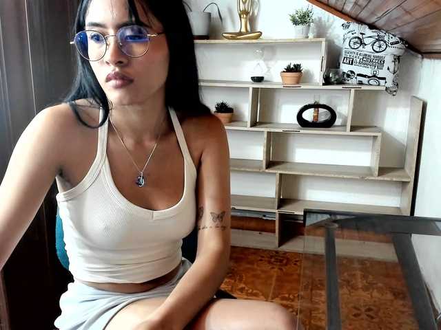 amy-lennox live cam on BongaCams