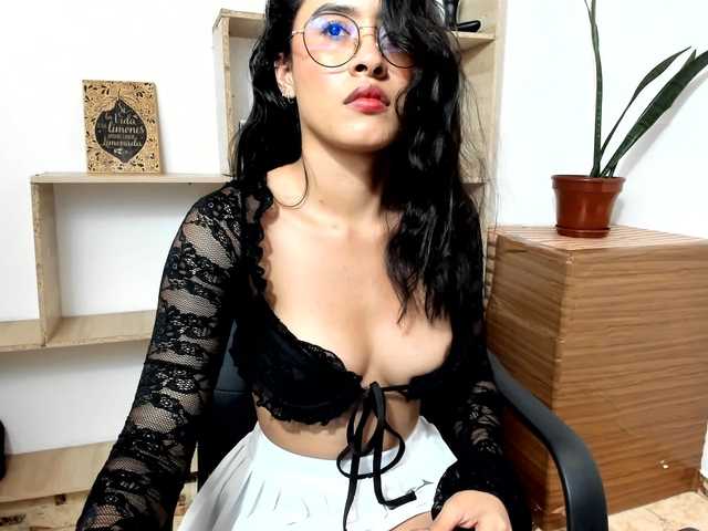 amy-lennox live cam on BongaCams