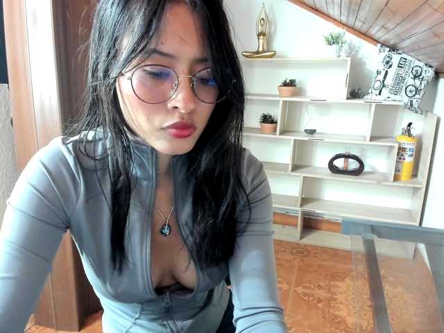 amy-lennox live cam on BongaCams