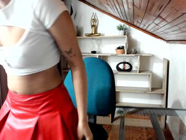 amy-lennox live cam on BongaCams