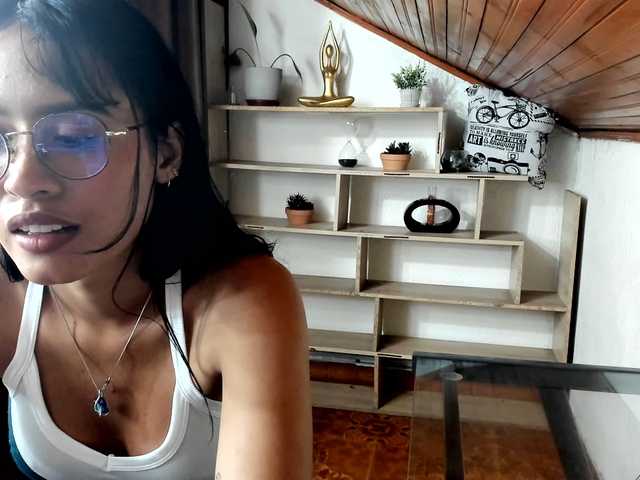 amy-lennox live cam on BongaCams