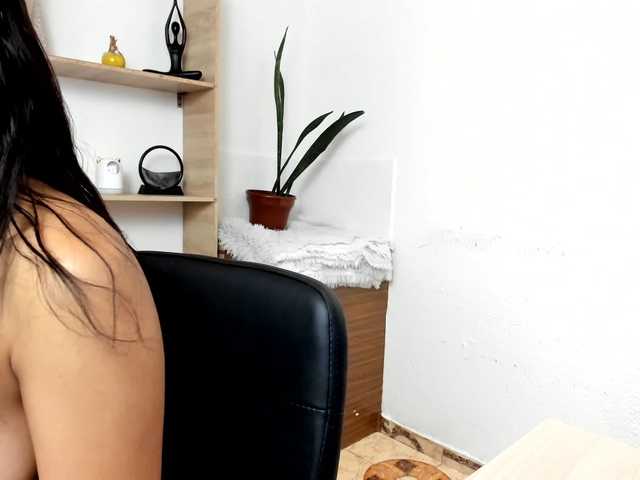 amy-lennox live cam on BongaCams