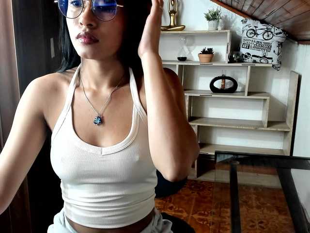 amy-lennox live cam on BongaCams
