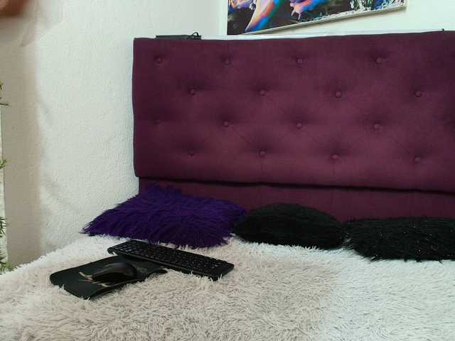 amy-lennox live cam on BongaCams