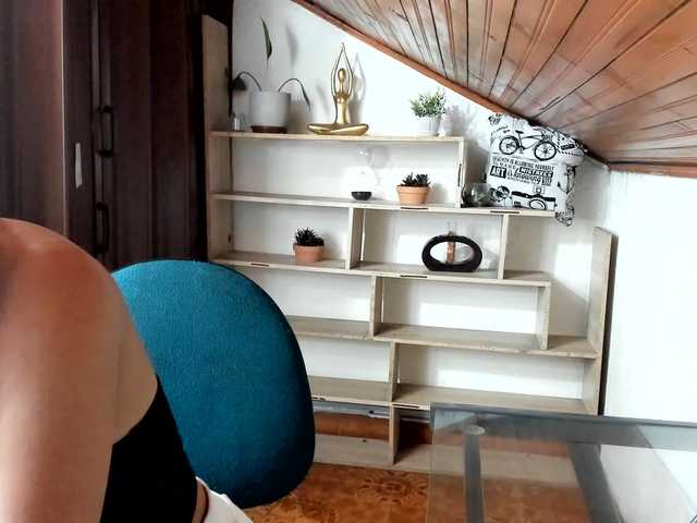 amy-lennox live cam on BongaCams