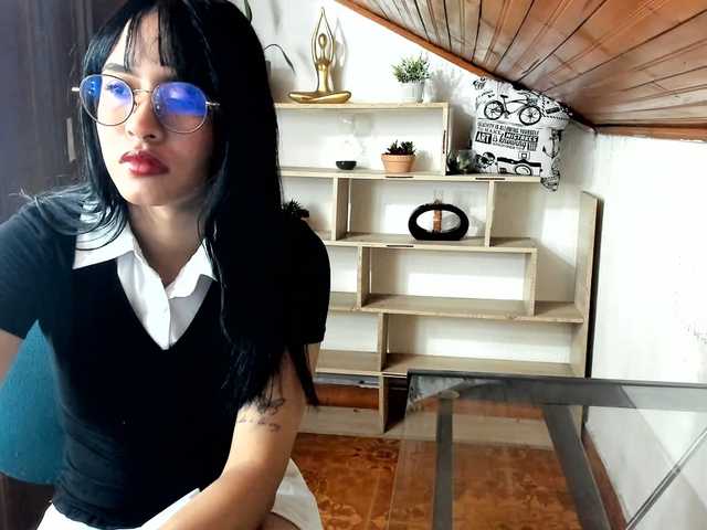 amy-lennox live cam on BongaCams