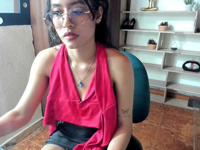amy-lennox live cam on BongaCams