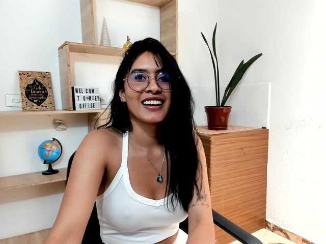amy-lennox live cam on BongaCams