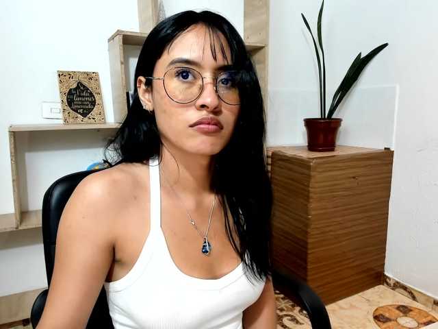 amy-lennox live cam on BongaCams