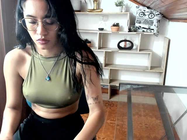 amy-lennox live cam on BongaCams