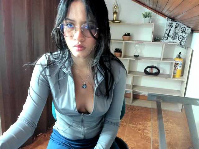 amy-lennox live cam on BongaCams