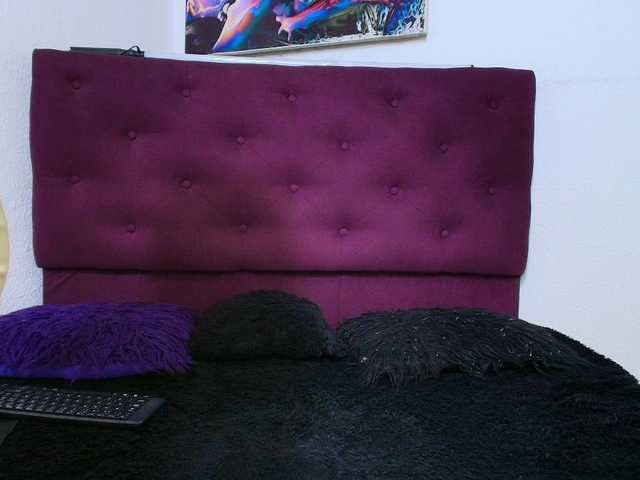 amy-lennox live cam on BongaCams