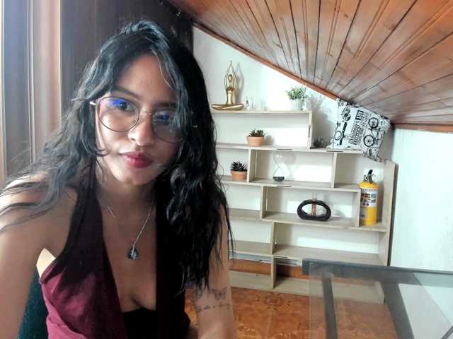 amy-lennox live cam on BongaCams
