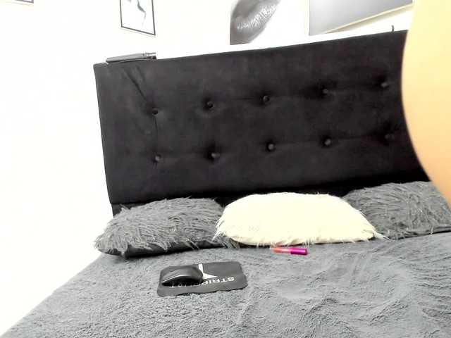 amy-lennox live cam on BongaCams