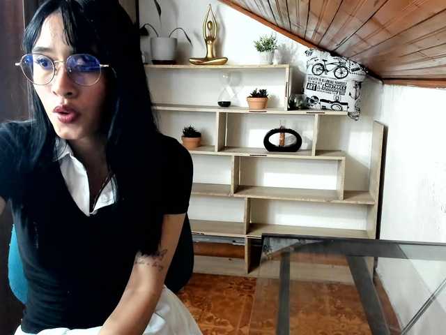 amy-lennox live cam on BongaCams