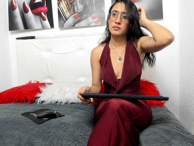 amy-lennox live cam on BongaCams