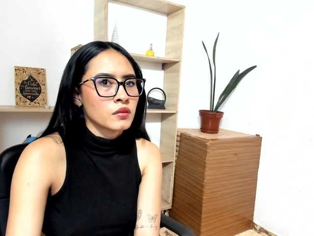 amy-lennox live cam on BongaCams