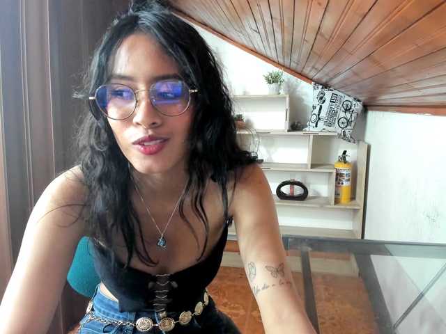 amy-lennox live cam on BongaCams