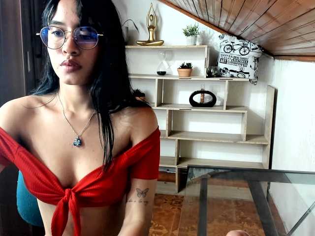 amy-lennox live cam on BongaCams
