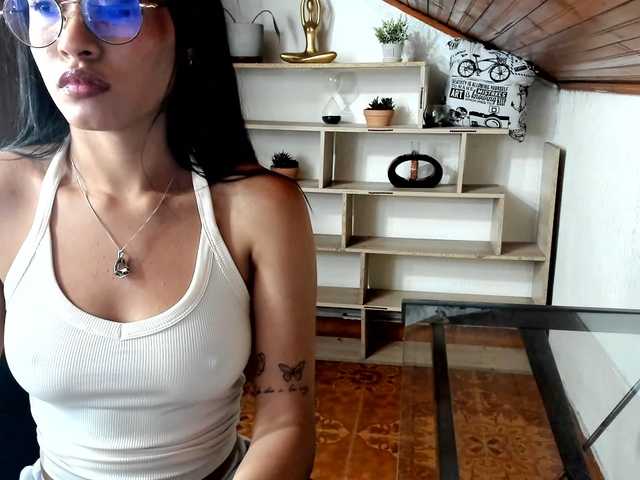 amy-lennox live cam on BongaCams