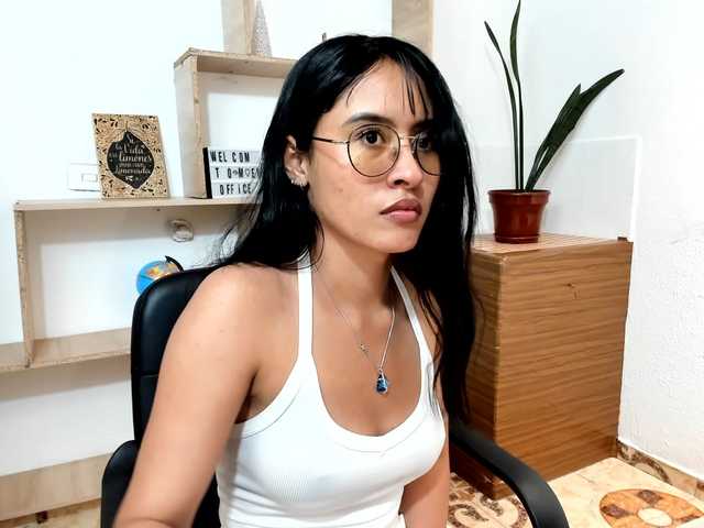amy-lennox live cam on BongaCams