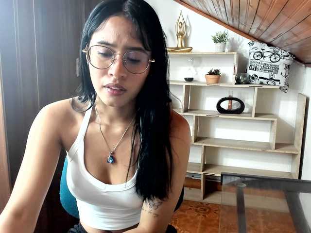 amy-lennox live cam on BongaCams