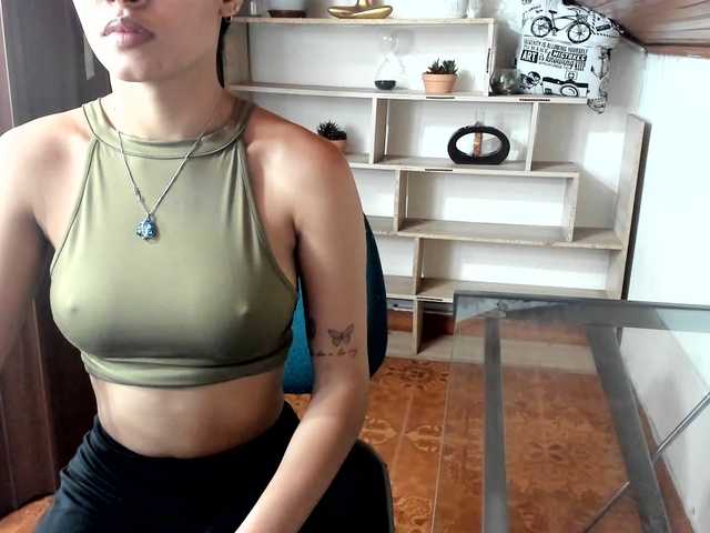 amy-lennox live cam on BongaCams