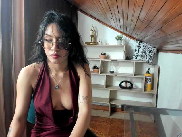 amy-lennox live cam on BongaCams