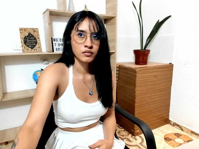 amy-lennox live cam on BongaCams
