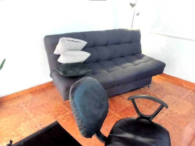 amy-lennox live cam on BongaCams