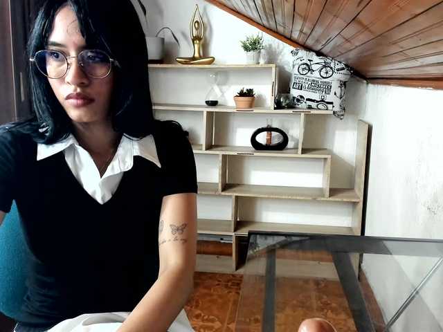 amy-lennox live cam on BongaCams
