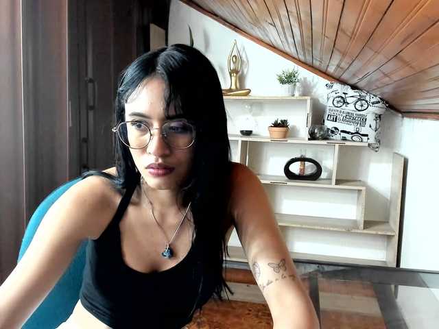 amy-lennox live cam on BongaCams