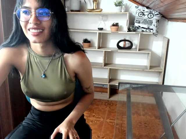 amy-lennox live cam on BongaCams