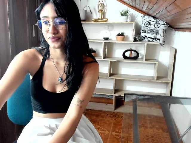 amy-lennox live cam on BongaCams