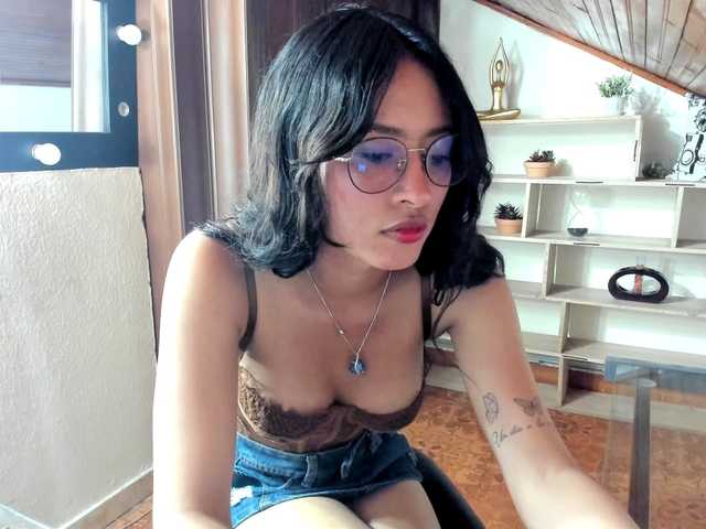 amy-lennox live cam on BongaCams